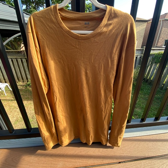 Uniqlo Other - Uniqlo longsleeve Tee